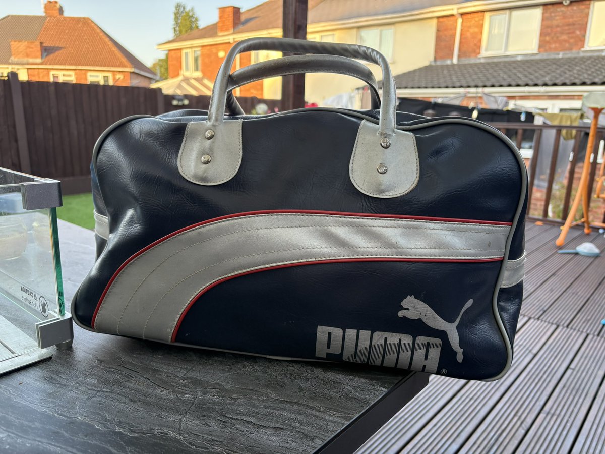 brownyws3's tweet photo. Anyone else have one of these for school back in the 80’s? https://t.co/jLj7PKyEw3