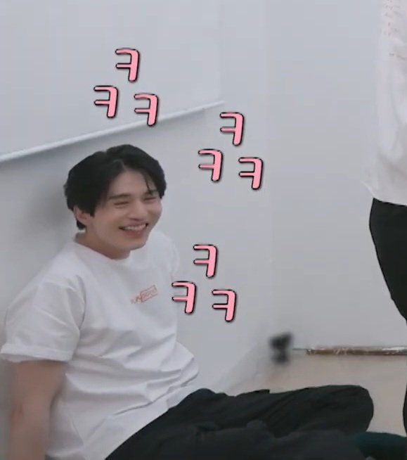pera_Ldw's tweet photo. dongwook giggles and poses 😅🫠
#이동욱 #LeeDongWook https://t.co/TnTs68Urt8