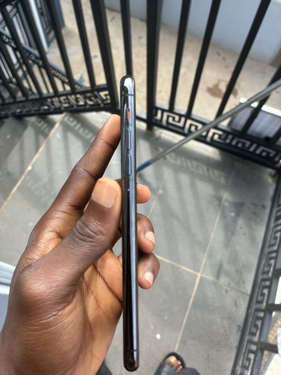 AgbalagbaX's tweet photo. Available for sale iphone 11 pro max dm let’s negotiate price https://t.co/SR8nZpV6eO