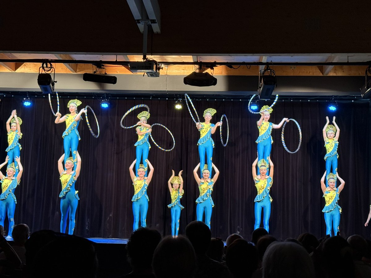 VroniqueMathie1's tweet photo. @SOF_UKR Nous avons accueilli les enfants d’#Ukraine pour un mois en #Lorraine grâce à l’association #LioubaLorrUkraine Merci à eux pour les spectacles de danse et de chants ! https://t.co/ns7DVNtig8