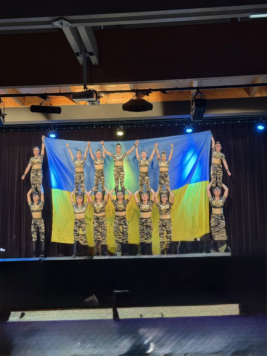 VroniqueMathie1's tweet photo. @SOF_UKR Nous avons accueilli les enfants d’#Ukraine pour un mois en #Lorraine grâce à l’association #LioubaLorrUkraine Merci à eux pour les spectacles de danse et de chants ! https://t.co/ns7DVNtig8