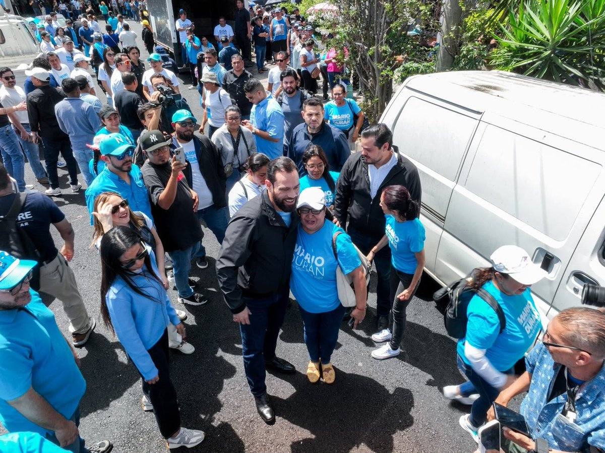 Larepublicass's tweet photo. @marioduran El alcalde sostuvo que aún existen importantes retos en materia de infraestructura, por lo que aseguró que continuará promoviendo obras y proyectos orientados al desarrollo de San Salvador Centro. https://t.co/vfm4pvI6NQ