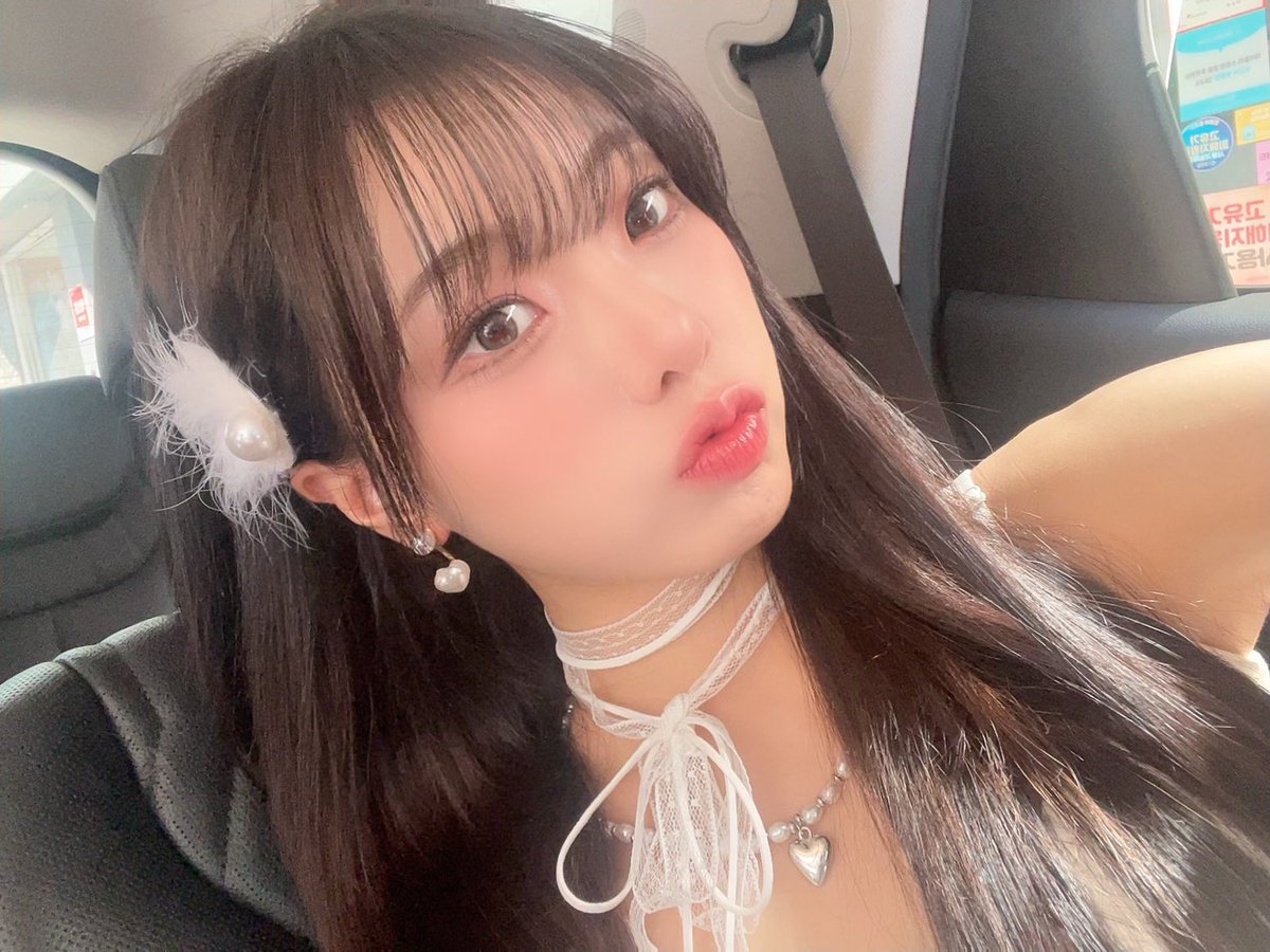 vaniimarei's tweet photo. E-Seol is so pretty in her newest pictures she shared on fromm
#Eseol #Imond https://t.co/PKuo3znUVB