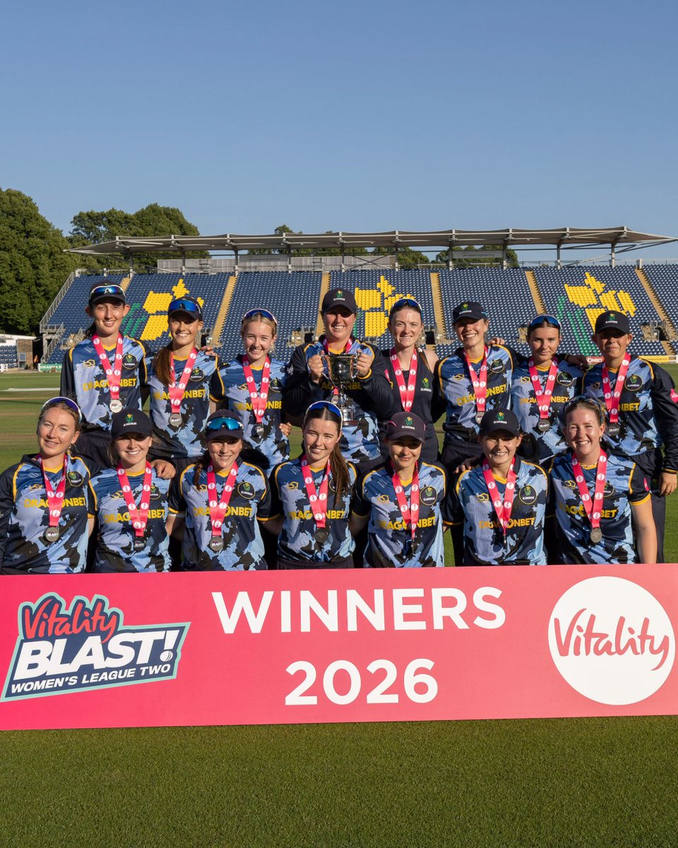 GlamCricket's tweet photo. Pencampwyr 📸🏆

#OhGlammyGlammy https://t.co/GQbEJZSElx