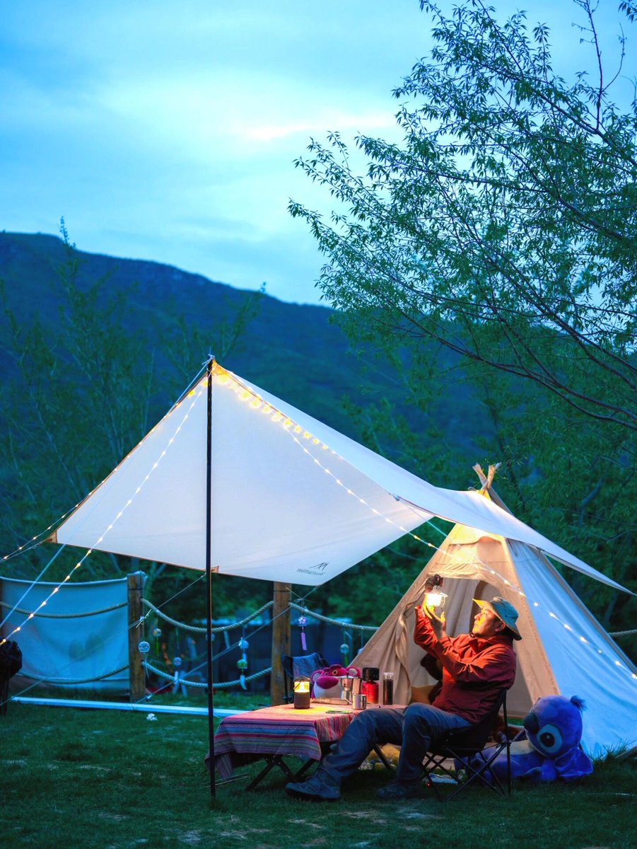RYU_JYJ's tweet photo. Sunset glow over the mountain lake, s'mores crackling, and crickets humming—this is exactly the cozy escape we needed. https://t.co/ZoyGxR4bNt
