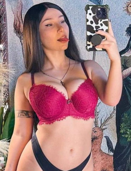 FluxRotor's tweet photo. BigTittyGothEgg arrive avec son univers dark et son attitude qui va diviser sec → Son profil captivant est accessible maintenant, vous validez son énergie goth assumée ou vous préférez observer avant de trancher ? 💬 #mouna #mym #onlyfans https://t.co/CSLDNasln6