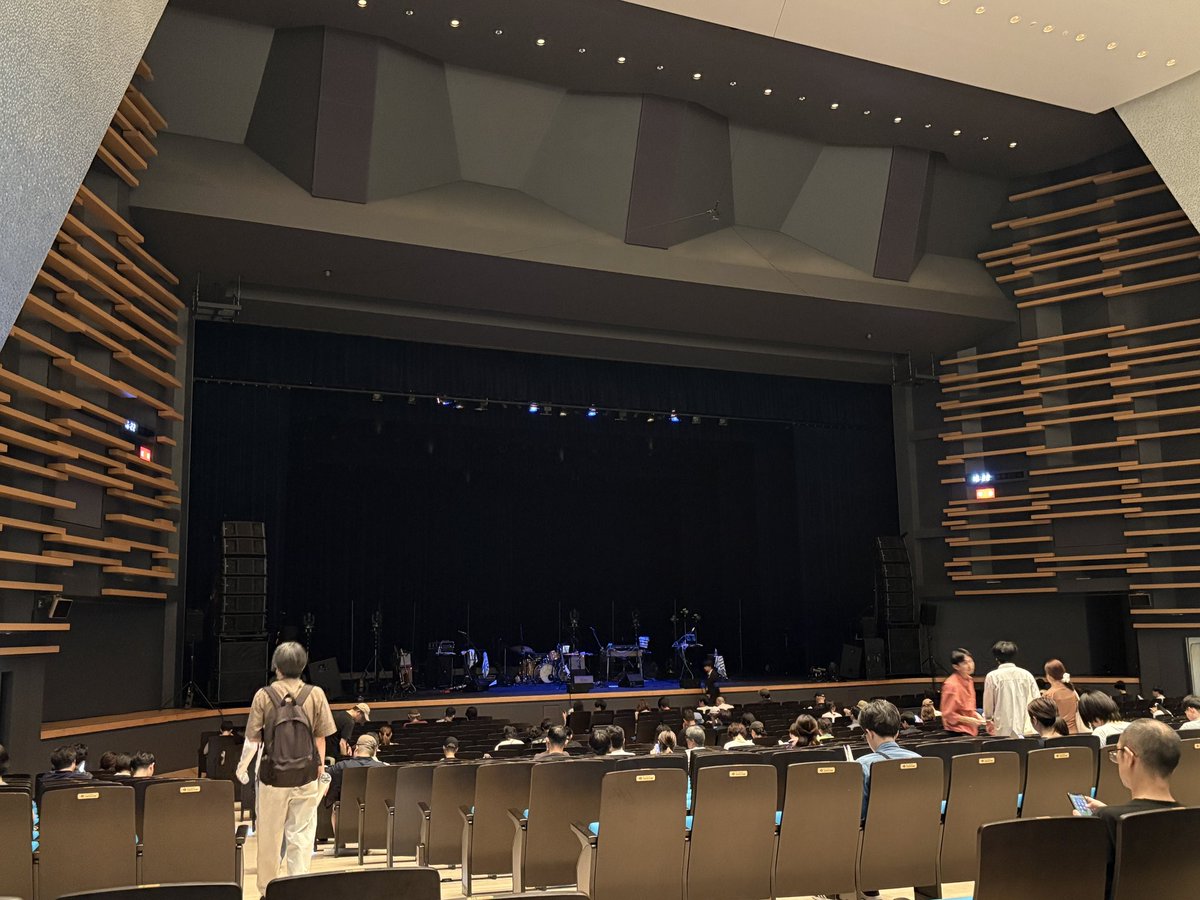 minoruii's tweet photo. 柴田聡子7/12@人見記念講堂のセトリ。
冷房ガンガン効いてて心地良し♪
前半座って楽しめつつも最後は総立ち◎。Kb&amp;Choの存在感◎。会場の音、いつになく悪し。座ってた位置のせいか。解像度△で演奏は楽しめず残念。明るめの曲での次のブレイクに期待している今日この頃🙏 https://t.co/prfDQ6cDYr