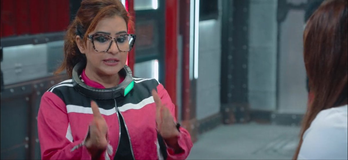 ishqipediaa's tweet photo. Who exactly gave her the authority to decide who talks to whom or who sits with whom?😭I guess the controller’s role was to control the task, not everyone’s friendships and conversations. 
Behen thodi nashedi hai kya🔫+
#lockupseason2 #lockupp2 https://t.co/f8XisccNyo