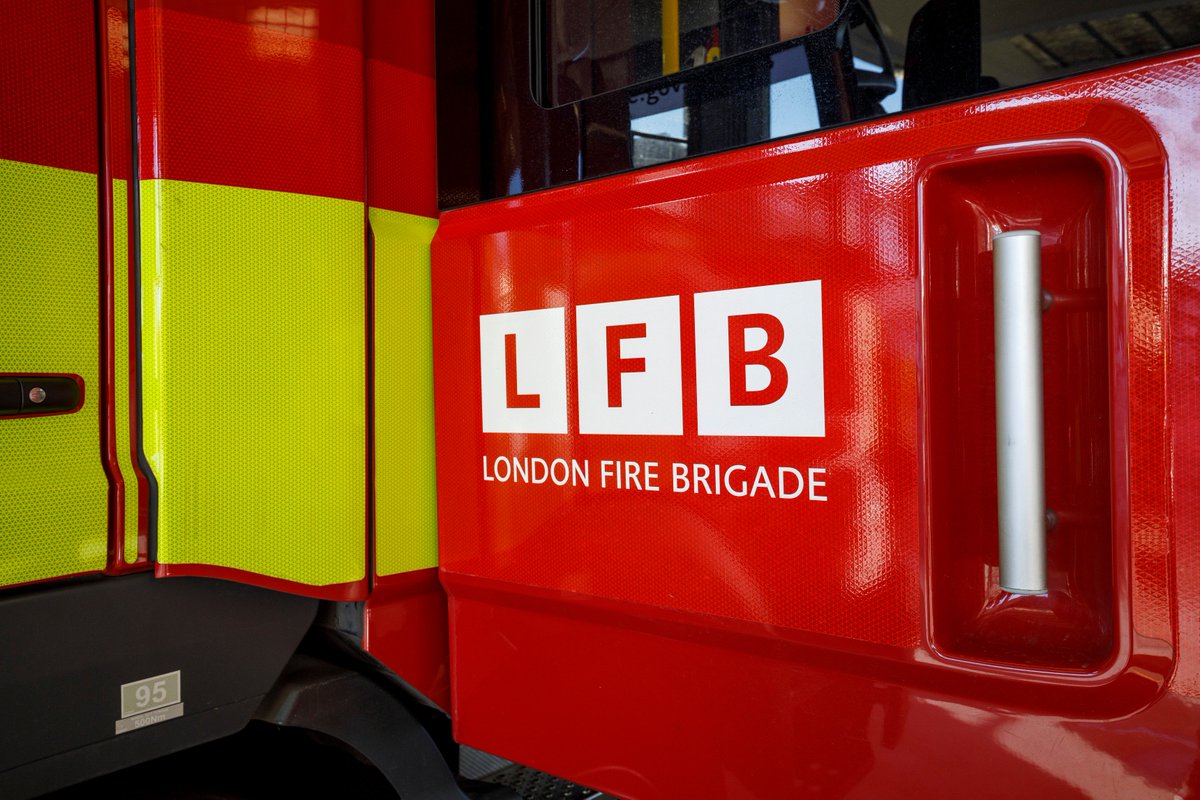 LondonFire's tweet photo. Crews are working hard to extinguish the fire in Walthamstow.  

Please avoid Wood Street and surrounding roads. The Weaver London Overground line is currently suspended.

More: https://t.co/jLGmzcusmC https://t.co/mGYMX8PfTz