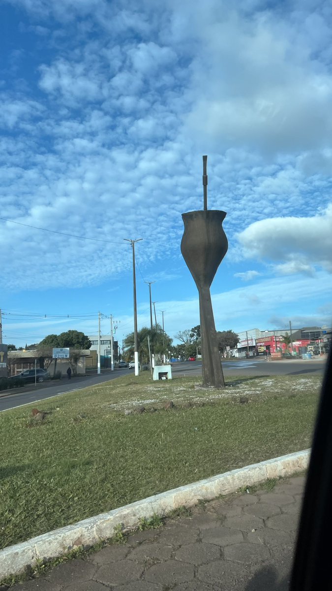 samizt's tweet photo. Cruz Alta e sua cuia gigante. https://t.co/zNKEYT4Dle