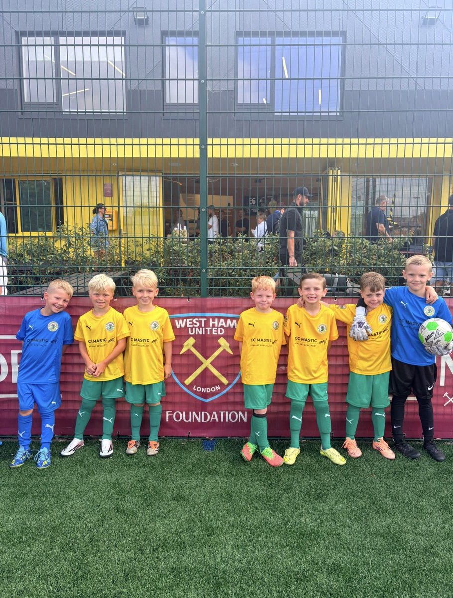 MitchHunter3's tweet photo. West Ham tournament today ⚽️⚽️⚽️
Playing a year above 
All our boys were brilliant 

But as a coach and a dad 

Really proud of my boy getting the recognition today and getting player of the tournament!!!

Well done Jude Hunter 
Keep shining son 💙💙💙 https://t.co/StkQ8ARMd6