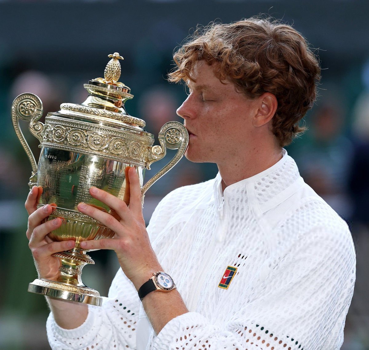 McPako8's tweet photo. Chi vince uno Slam diventa un campione, chi vince Wimbledon diventa una leggenda

Jannik è sempre più nella leggenda
🏆💜💚 https://t.co/olzm5Ss4Vq