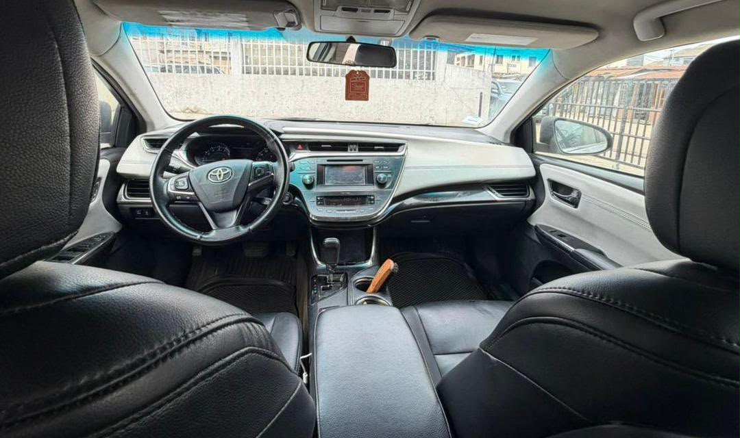 Blueprintz01's tweet photo. FOR SALE: Clean Nigerian Used Toyota Avalon XLE
Buy and drive luxury! AC freezing, smooth engine, extremely clean interior &amp; exterior.
Location: Lagos
Price: N11.7M
DM for inspection/payment 
 #ToyotaAvalon #LagosCars #CarsForSaleNigeria #NigeriaUsedCars https://t.co/YkzaPpulNq