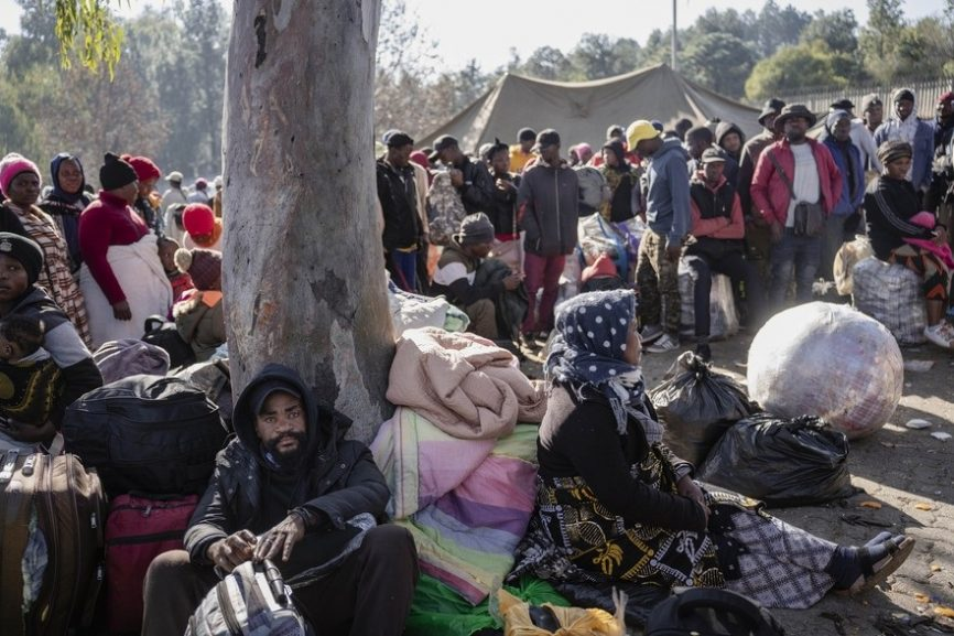 SABCNews's tweet photo. Members the Inter-ministerial Committee on Migration (IMC) have revealed that the majority of undocumented foreign nationals in the country do not qualify for either refugee or asylum status. https://t.co/47on1n59Ig https://t.co/rDRlxPGrgI