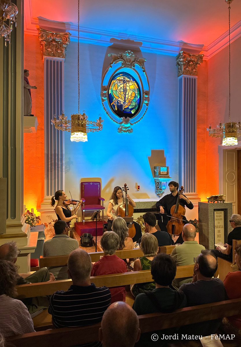 Festival_FeMAP's tweet photo. Acabar el cap de setmana en un entorn com #Aravell amb @ayresextemporae té un punt gairebé inexplicable. Hem desconnectat de tot escoltant-los i hem aprofitat per recordar una part  important de la nostra història amb la xerrada sobre els camins de fugida dels Pirineus.
Gràcies! https://t.co/jG6oAGKsKi