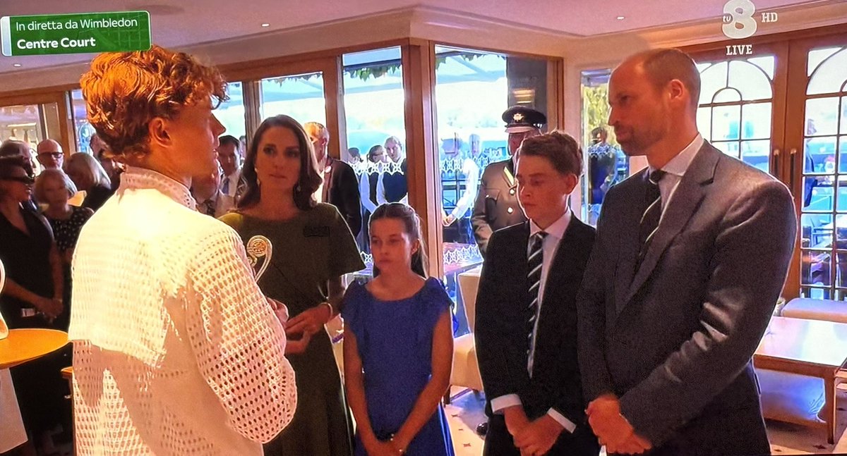 essedi_76's tweet photo. Gianni davanti alla commissione per l’orale di Inglese.
#Wimbledon https://t.co/HSnTjV08yw