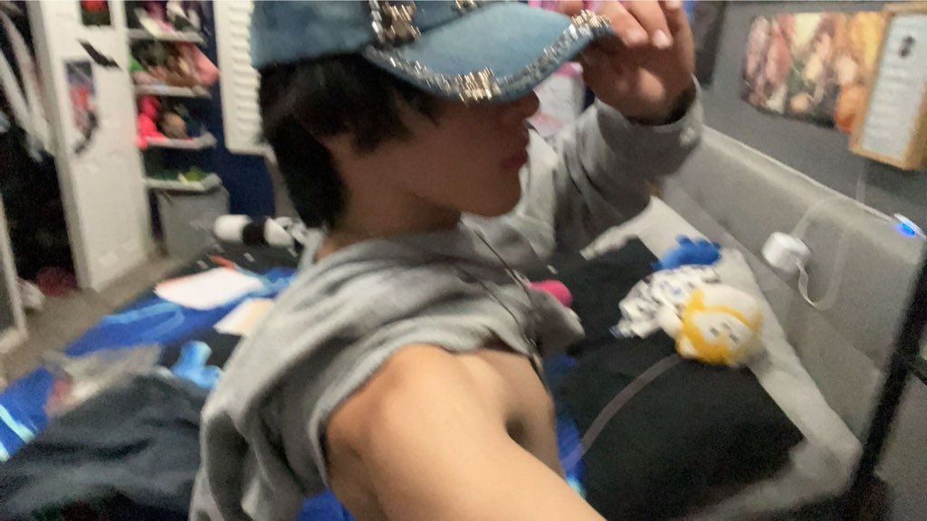 catbed01's tweet photo. pecs😼 https://t.co/hn9QeyLnIe