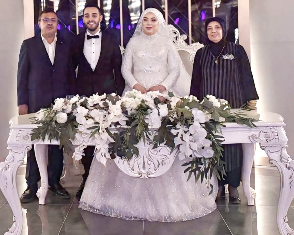 AliBakantr's tweet photo. Kahramanmaraş İstiklal Üniversitesi Rektörü Prof. Dr. İsmail Bakan’ın kıymetli evladı Mustafa Bilal ve Semiha kardeşimizin düğün merasimine katılarak mutluluklarına ortak olduk.

Değerli ailelerini tebrik ediyor; hayatlarını birleştiren genç çiftimize ömür boyu sevgi, saygı ve huzur dolu bir yuva temenni ediyorum. Rabbim iki cihan saadeti nasip etsin.