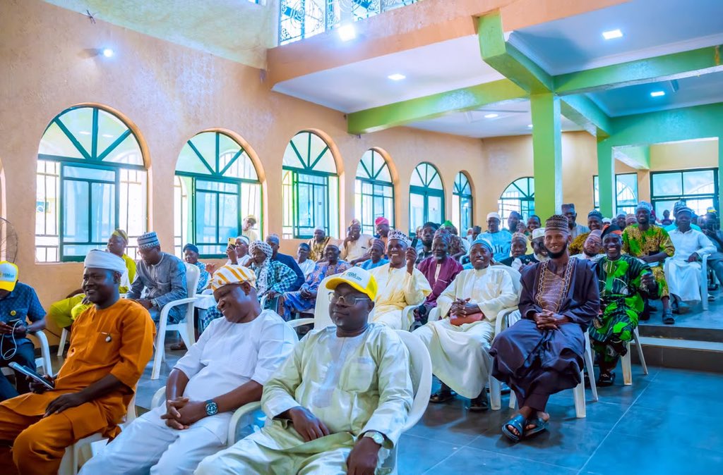 AAdeleke_01's tweet photo. Today, I had the honour of meeting with the Osun State Muslim Community, under the Chairman, Alhaji Mustapha Olawuyi. I reaffirmed our administration’s unwavering commitment to the growth and welfare of the Muslim Ummah. I highlighted several steps taken by our government, including the construction of Osun’s first Hajj Camp, the building of a mosque at the Government House, the constitution of the Hajj Welfare Board, and making Osun the first state in the South-West to formalise the issuance of Islamic marriage certificates. These are lasting milestones that reflect our genuine commitment to serving the interests of the Muslim community.

I remain steadfast in my promise to lead with fairness, equity, and respect for every faith. My administration will continue to ensure that no group is left behind as we deepen development across all sectors of our dear state. I sincerely appreciate the leadership of the Osun State Muslim Community for the opportunity to engage and for their continued prayers and support. Together, we will continue to build a greater Osun for all.

#ImoleCarryOnAccordingly