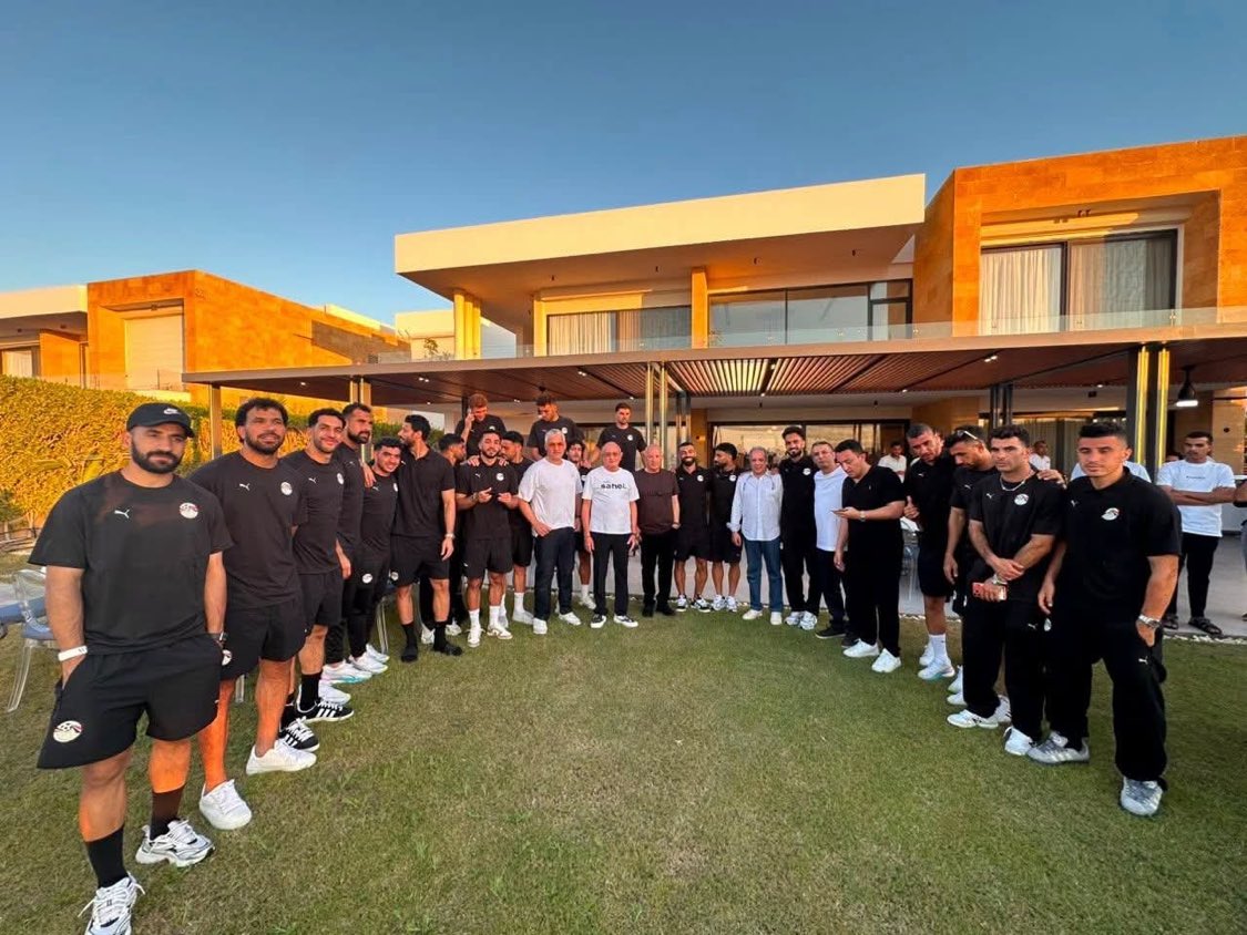 SalahUpdates's tweet photo. Today, Mohamed Salah and the Egyptian national team were honoured by @NaguibSawiris, who reportedly gifted each member of the player and staff one million Egyptian pounds 💰❤️🇪🇬 https://t.co/ua3ykIZc27