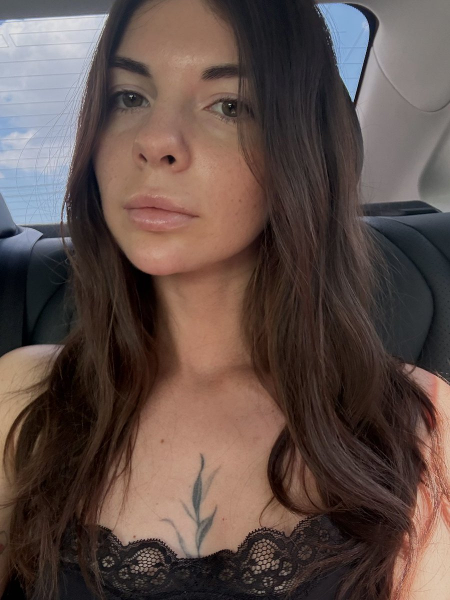 Your1Andrea's tweet photo. Beauty routine 💅 https://t.co/gWfmu7ozQ2
