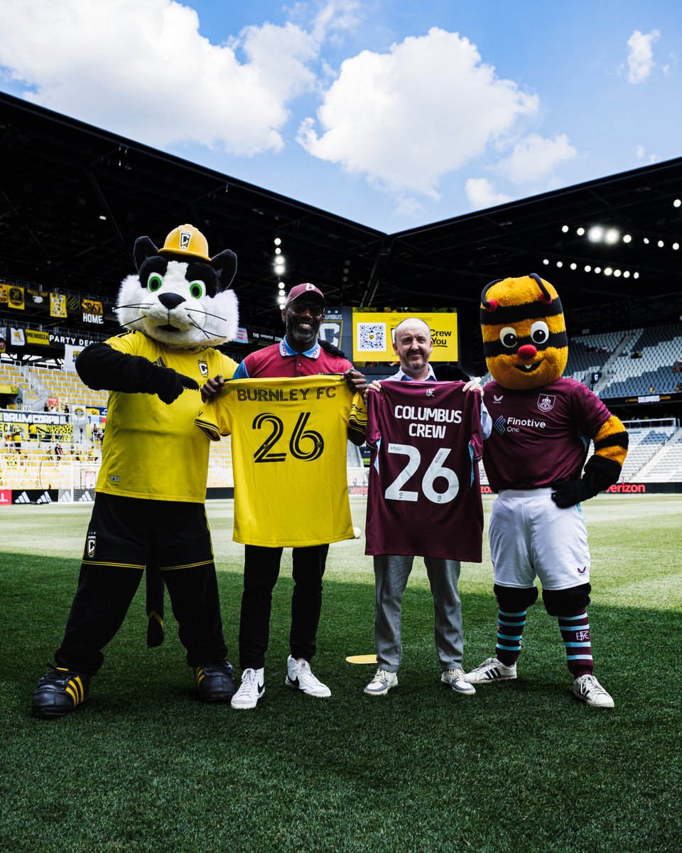 ColumbusCrew's tweet photo. Columbus Connections 🔗

Burnley investor, Ohio State alum and Super Bowl champion Malcolm Jenkins swapped kits with Crew Technical Director Marc Nicholls ahead of our friendly 🤝 https://t.co/HGgTp2YH8E