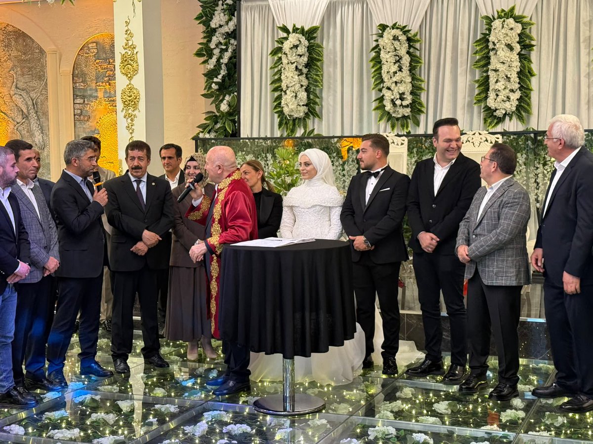 avibrahimK's tweet photo. AK Parti Erzurum İl Gençlik Kolları Başkanımız Sayın Mehmet Akif Dorman ile kıymetli eşi Sıla Kınalı kardeşimizin düğün merasimine katılarak bu güzel günlerine şahitlik ettik.

Genç çiftimizi gönülden tebrik ediyor, Dorman ve Kınalı ailelerini kutluyorum. Rabbim muhabbetlerini, birlik ve beraberliklerini daim eylesin. Kendilerine sağlık, huzur ve mutluluk dolu bir ömür diliyorum.