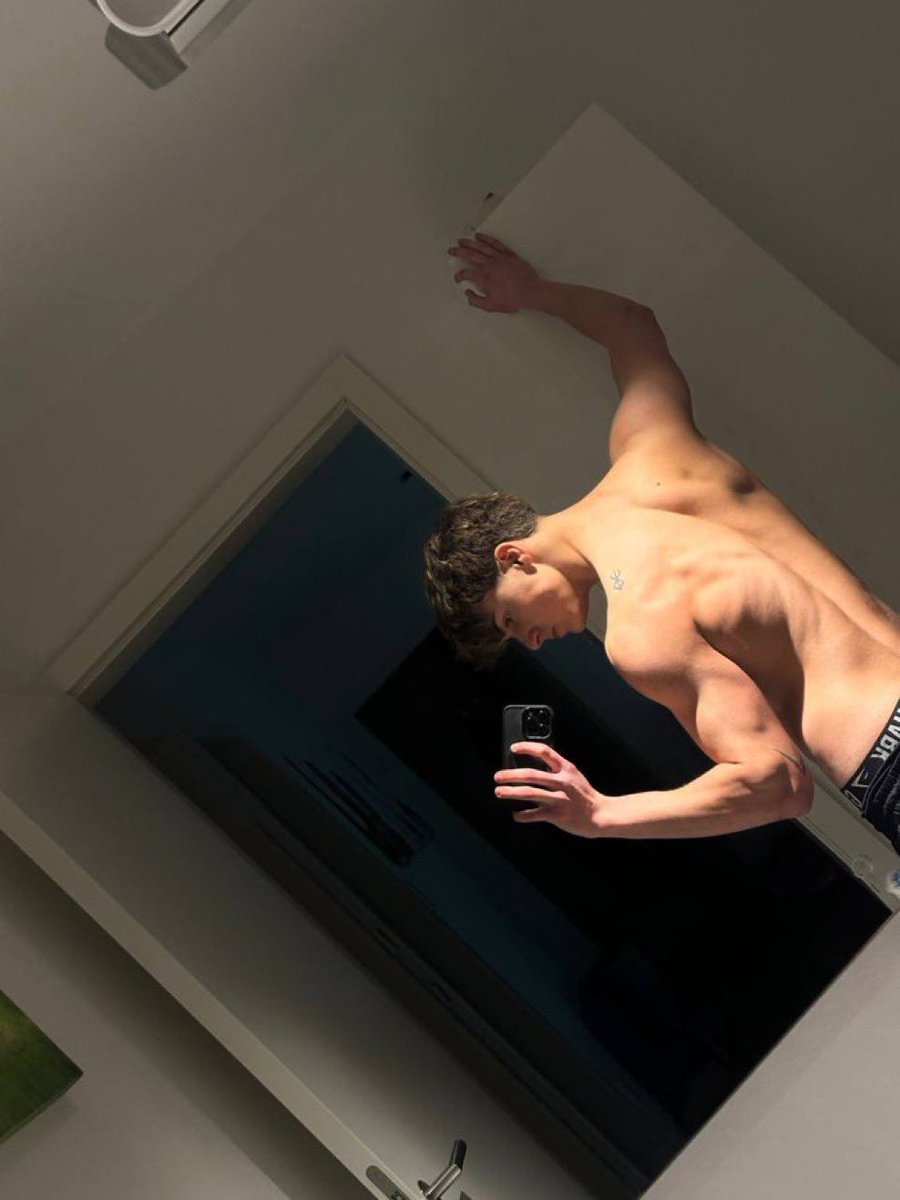 master_1Jack's tweet photo. Bow and worship my muscular alpha god body you fucking loser 
#slave #subs #tribute #findomxfinsub https://t.co/bccMKjKKaH