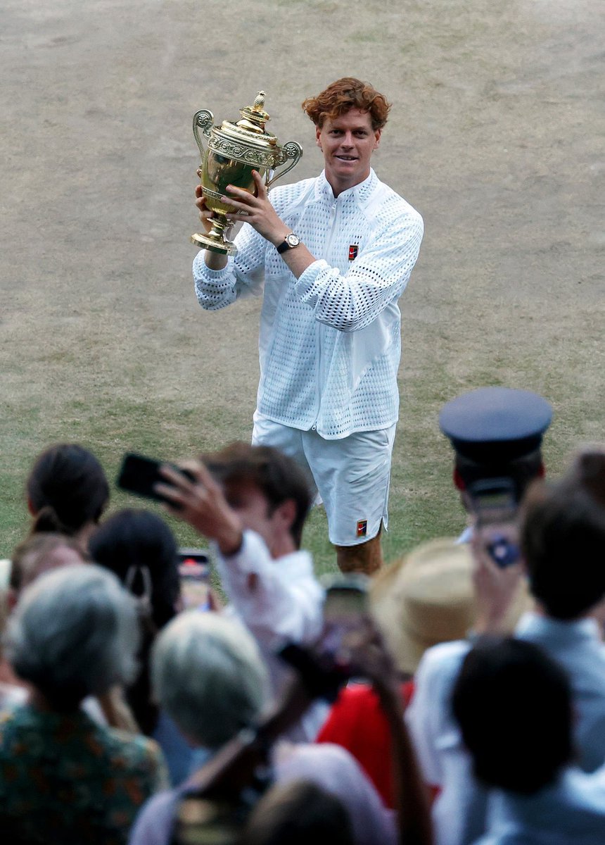 TheTennisLetter's tweet photo. Jannik Sinner with his 2nd Wimbledon trophy. 

King of the grass. 

🇮🇹🦊👑 https://t.co/1swkOwYQ4D