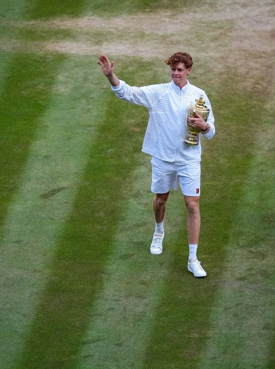 TheTennisLetter's tweet photo. Jannik Sinner with his 2nd Wimbledon trophy. 

King of the grass. 

🇮🇹🦊👑 https://t.co/1swkOwYQ4D