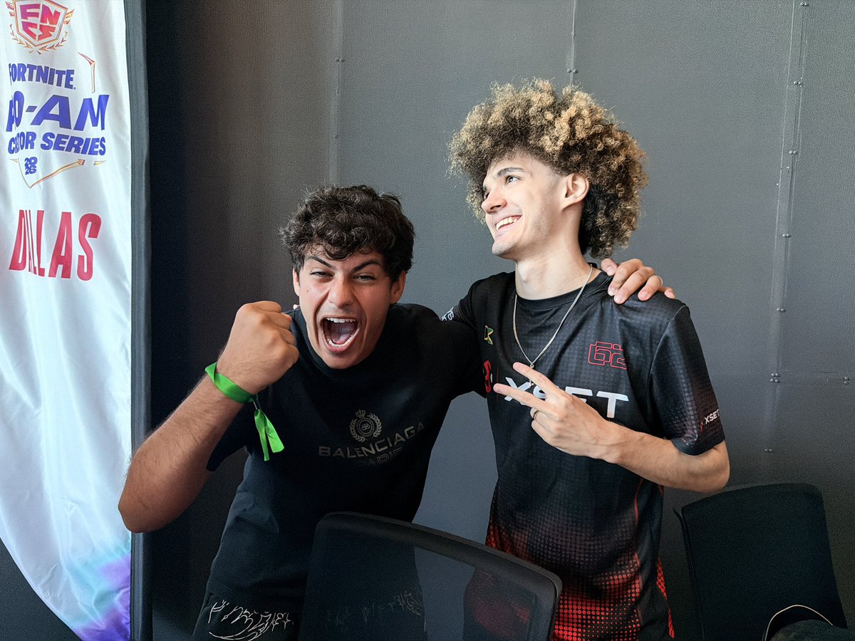 FNCompetitive's tweet photo. i can tell they’re so happy to be in a duo https://t.co/amo8Sm3yks