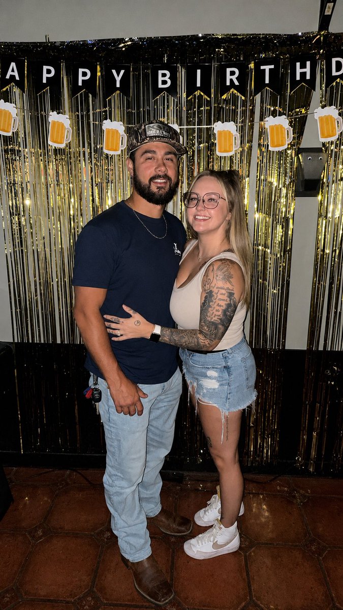 ElsaBaby14's tweet photo. It’s my husbands birthday today - I want all my subs and fincucks to send to his cashapp! $bigmeeitch888 https://t.co/Vet8S63XW3