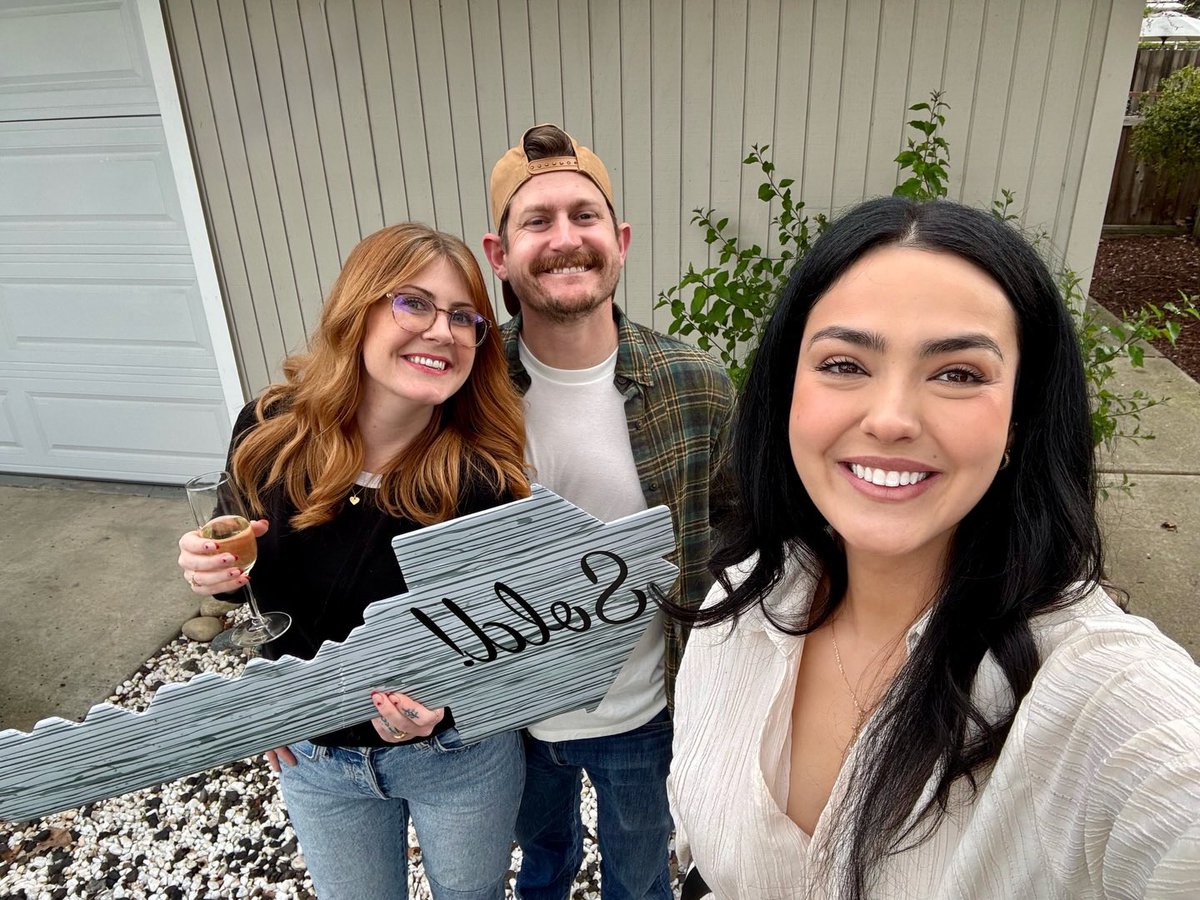 kaylaviolas's tweet photo. Congratulations to Jamie and Norman!!! 🏡 . 
A few month ago they came to me wanting to learn more about home buying process. Once they were ready we hit the ground running and started touring homes. After seeing a few and missing out on a couple of multiple offers, we decided to slow down and stay patient. 
Then this home hit the market and they knew it was the one 🌟.
#RealEstateInvesting #house #usa DRE02024202