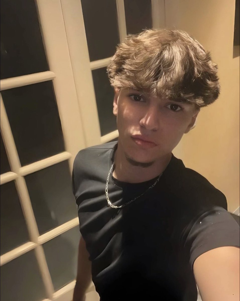 Mathis_uv's tweet photo. Yo les gars vous me connaissez sûrement de TikTok (matduzrezs2/ 230k)

J’ouvre mon uv pour du contenu exclusifs 🔥😈

Avec un abonnement à seulement 1€🎁

Le lien juste ici : https://t.co/Anj1BCV37i https://t.co/SiZGlwlAtv