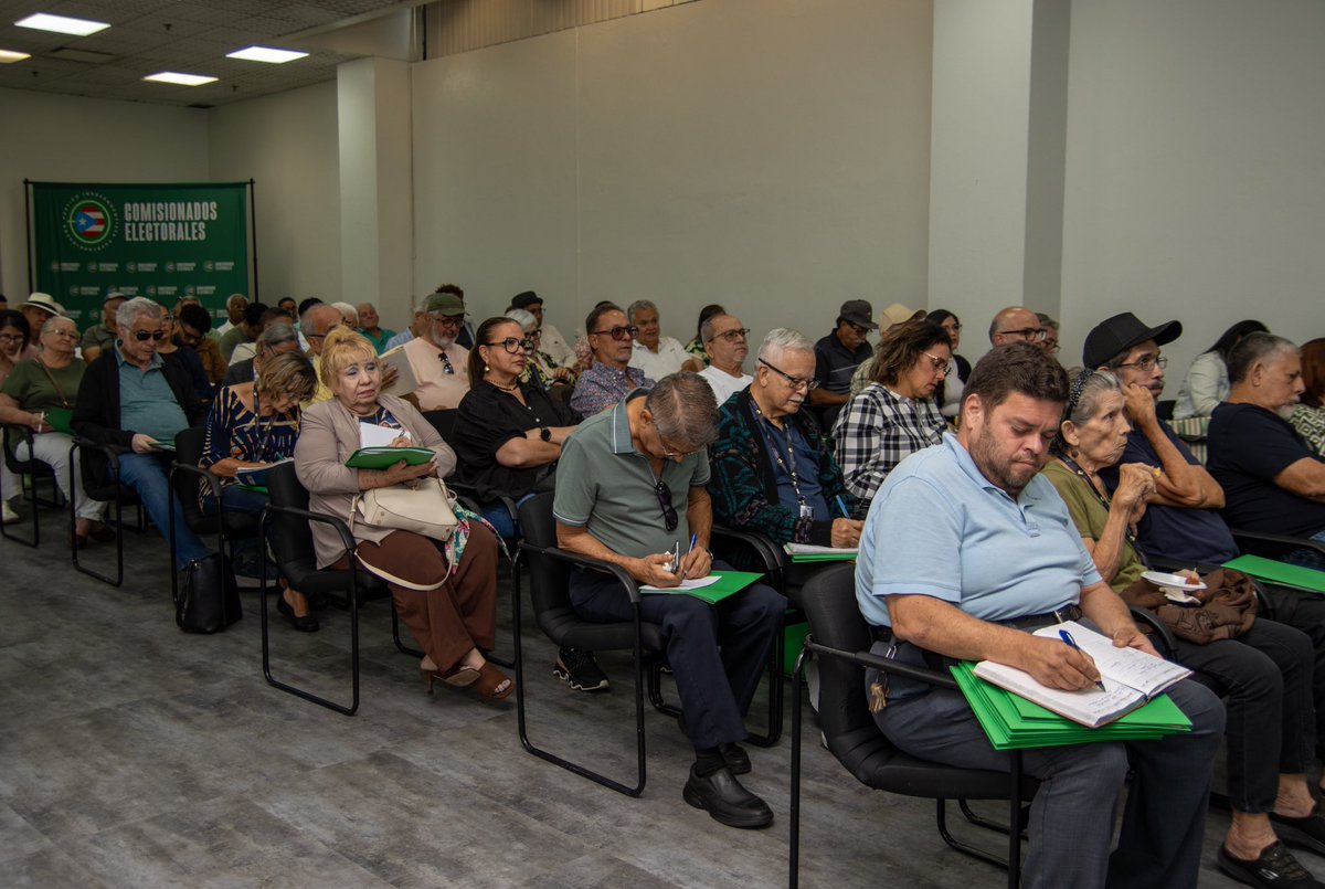 carraana2457's tweet photo. Estos son los comisionados electorales del PIP, no es x nada pero veo gente mayorcita como de la 3ra edad…. Esos pueden votar?  No les van a quitar la tarjeta electoral? 🧐 https://t.co/yWsxEOPTkJ