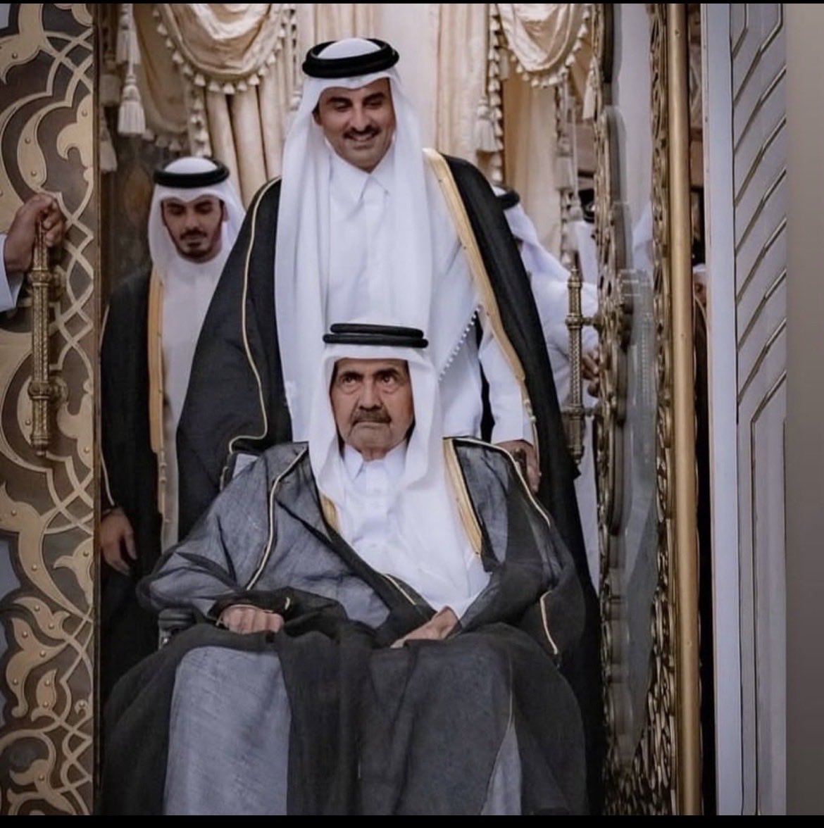nasser_duwailah's tweet photo. إذا مات منا سيدٌ قام بعدًه
نظيرٌ له، يُغني غَناه ويَخلُف
رحم الله الأمير الوالد  الشيخ حمد بن خليفه آل ثاني و جزاه عن الإسلام و المسلمين خير و اسأل الله أن يجعل البركة في بذرة الخير  التي غرسها بيده فأثمرت خير و بركه و صلاح 
حضرة  صاحب السمو الأمير  الشيخ تميم بن حمد آل ثاني https://t.co/cfVaJleVg7