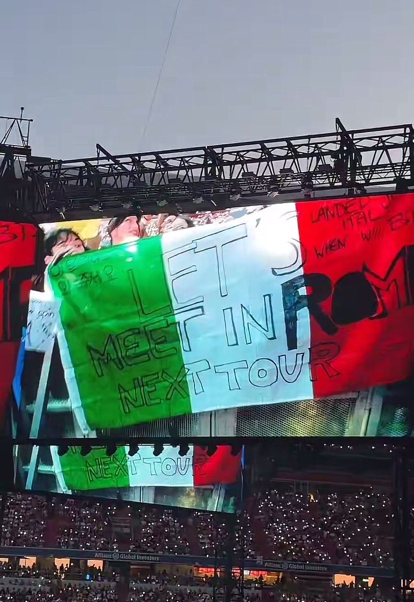koookookie's tweet photo. ci vediamo a roma l’anno prossimo pupi💖 https://t.co/XmGsBiS5xi