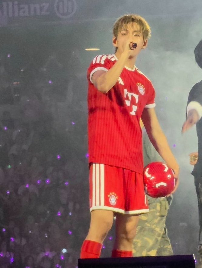 thvchapters's tweet photo. taehyung cannot see a full red outfit that he’s going to be wearing it https://t.co/TKeCCw9mwi