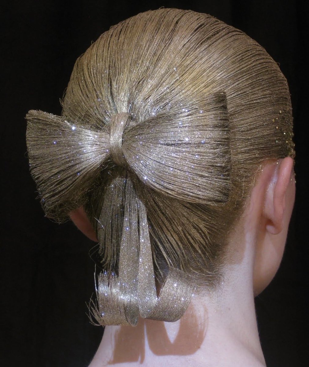 saintdemie's tweet photo. makeup by ana takahashi and hair by olivier schawalder for viktor and rolf couture fw26 ⋆˚𝜗𝜚˚⋆ https://t.co/54LLwrYCOK