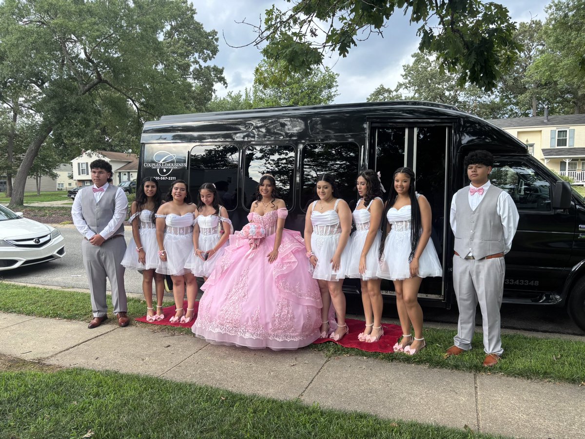 Coupleslimos's tweet photo. Celebrating a big moment. #quince https://t.co/Yi2jA5iysU