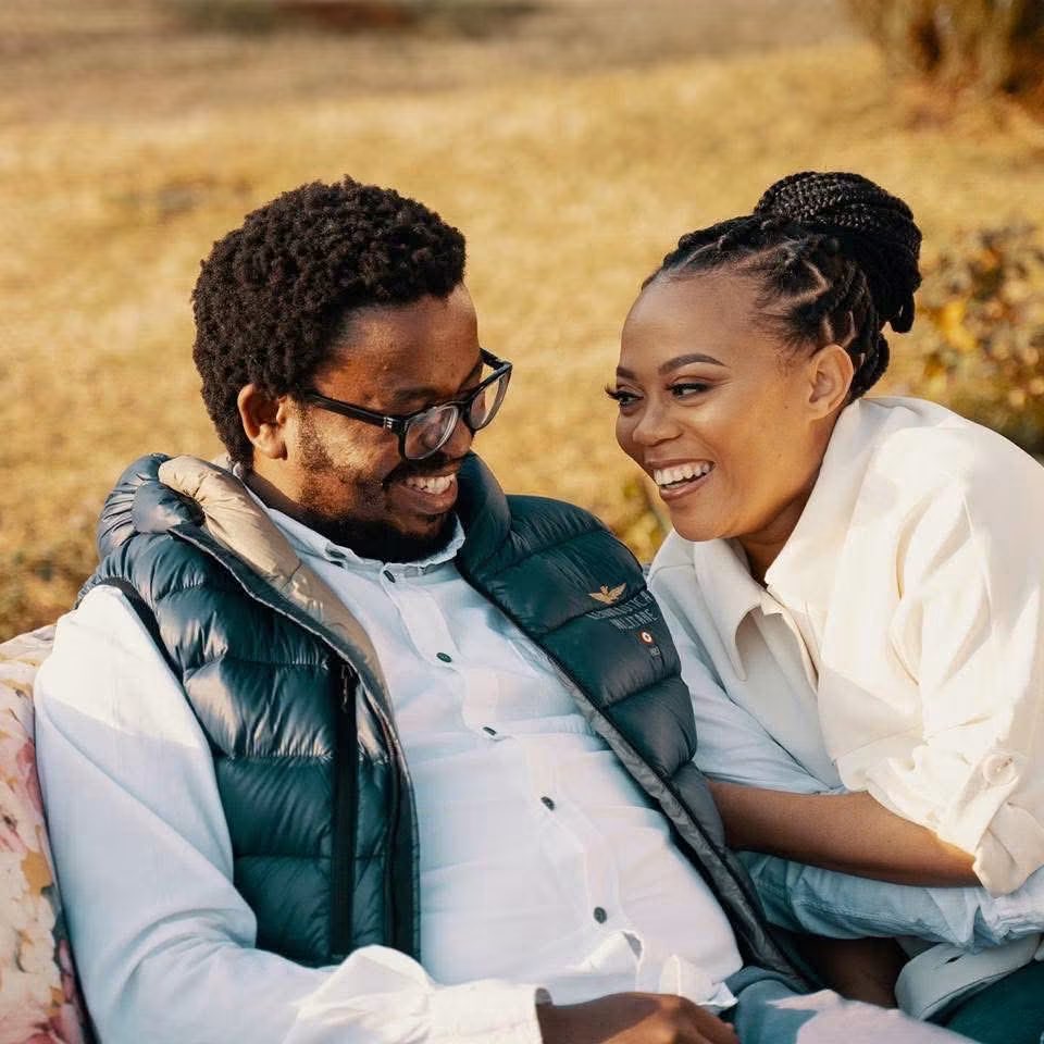 bongyluaziey's tweet photo. Durban birds share they’ve been seeing miss lovely Nozipho N with her husband Zola Ntshangase in cozy places there by Ballito,

The bird says Miso was sold dreams because shortly after that luxury 3-days wedding she ain’t been taken to even a nice spar date and had to be moved to a smallanyana apartment while Nozi keeps chopping the money on making herself look younger there by the doctors,

Gatvol sidekicks have flooded saltie entertainment,saying the reason Misokuhle is nolonger posting luxury content is because she is working from mon-fri…😭😭😭😭