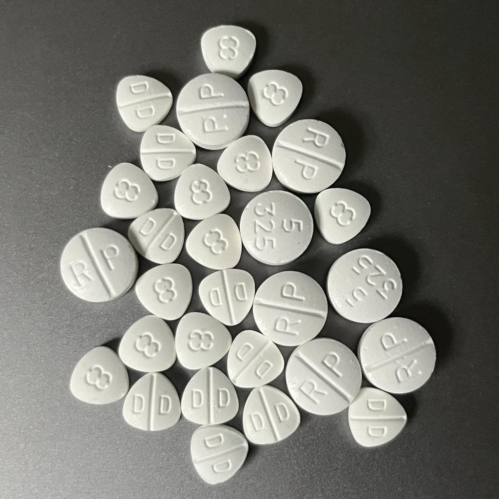 Zackbelushi's tweet photo. Package touchdown 📦🤍 #drugtwt #RPs #Dilaudid #drugs https://t.co/faV1vZXYqb