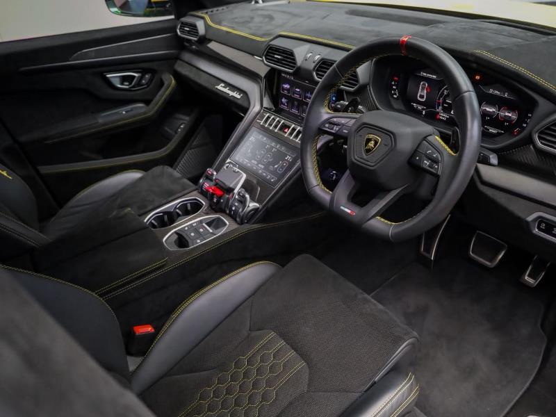 BoitumeloCaleb's tweet photo. R9 999 995
2024 Lamborghini Urus Performante
4.0L V8 Turbo engine 
490kW &amp; 850Nm of torque 
(14 000 km) 
Full Franchise Service History https://t.co/oVeBkhe52r