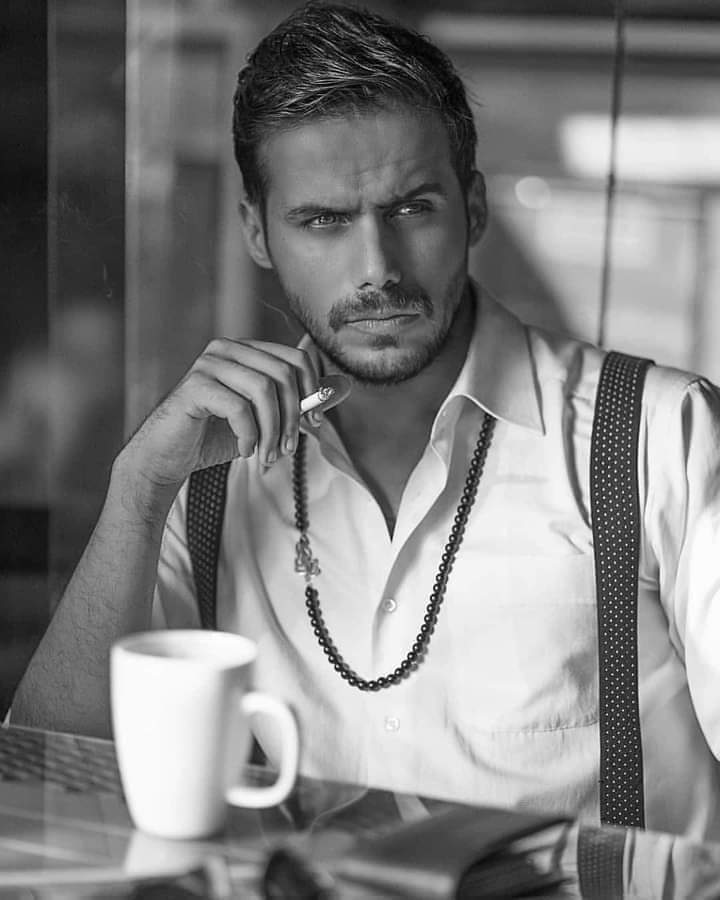 Rmlkjhgfdsa's tweet photo. لم يظلمنا أحد بل نحن من ظلم أنفسنا بتسليم قلوبنا لأشخاص لا يستحقونها.. 💔⚡️☕️🍂 https://t.co/lCaQowz4xl