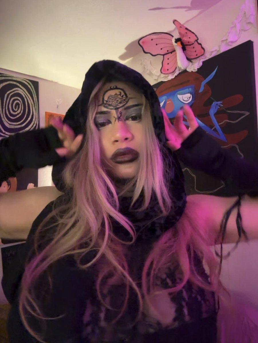fleshhvessel's tweet photo. Mmmm… man blood 🥀Bela Dimitrescu cosplay xoxo link in bio 🖤🐀 https://t.co/iTtFw7g7Wi