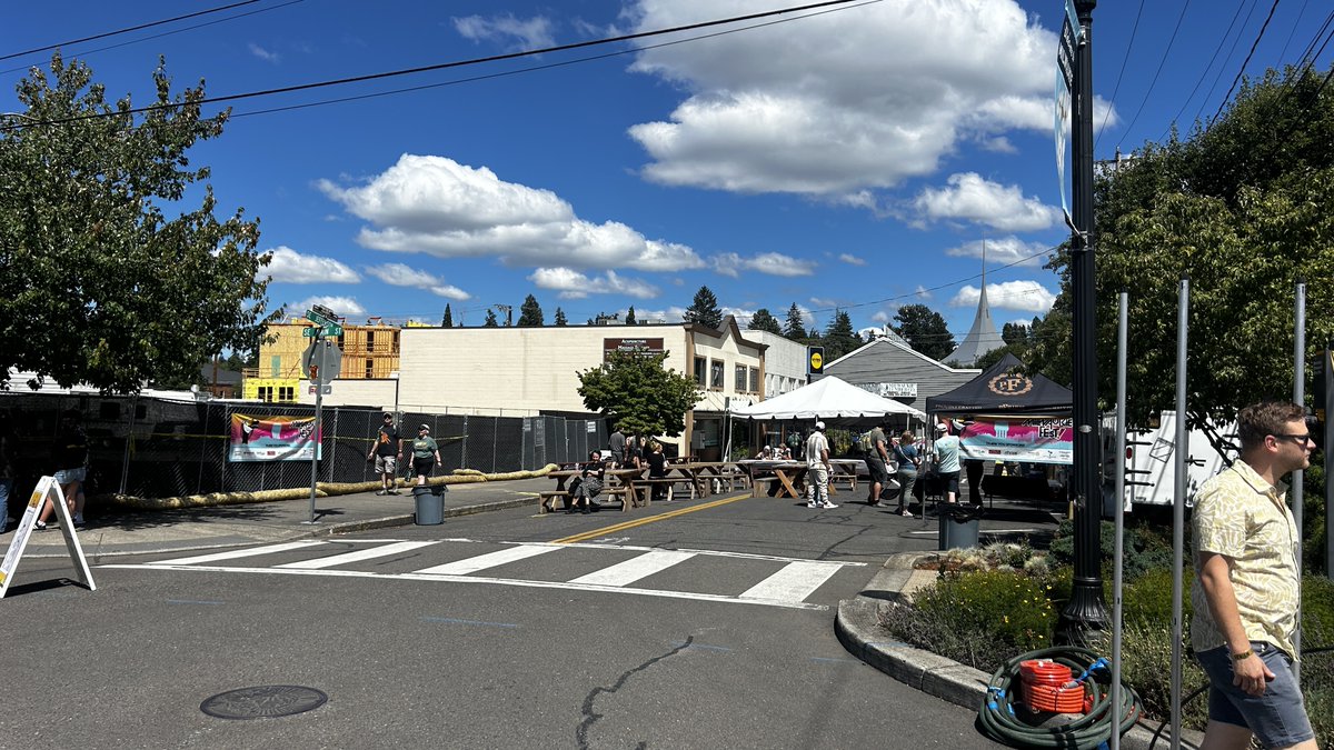 Willfororegon's tweet photo. Another Milwaukie Fest for the books!

Huge thanks to the city staff and volunteers who made this happen. I’m grateful to be part of a city that knows how to kick back and celebrate community!

See if you can spot me in these photos 👀🪿

#milwaukiefest #milwaukiemile https://t.co/HPg3lpiPqq