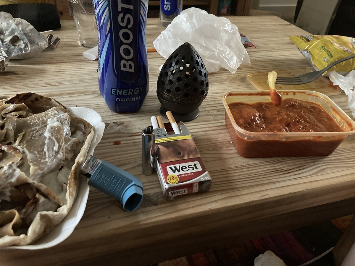 slacskul's tweet photo. #depressionmeals + weed latuh https://t.co/rFsHZ6URvb