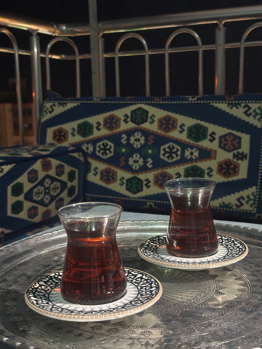ikbalisteee's tweet photo. Basit bir hayatın 
"Akşam çay demleriz saatleri" https://t.co/hIlZqQpsjv