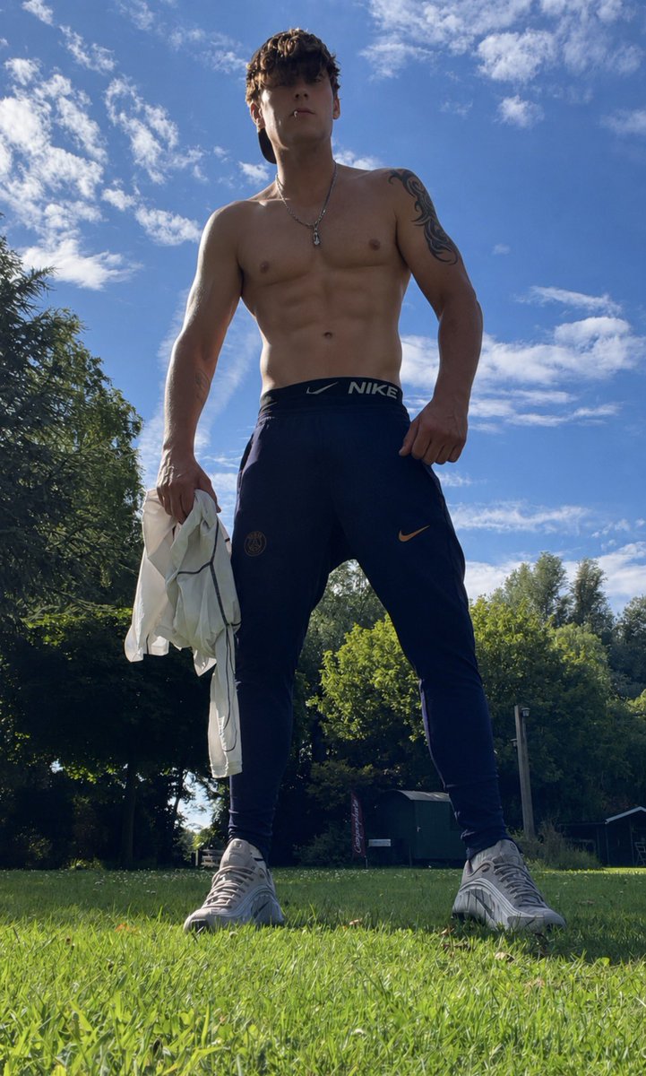 prollmaster1's tweet photo. Your Alpha Scally KING enjoying the summer while you subs can’t resist me. serve me and be a good boi 💪😈🚬🔥
https://t.co/yMC2dVQdFz https://t.co/m0PCRS85nx