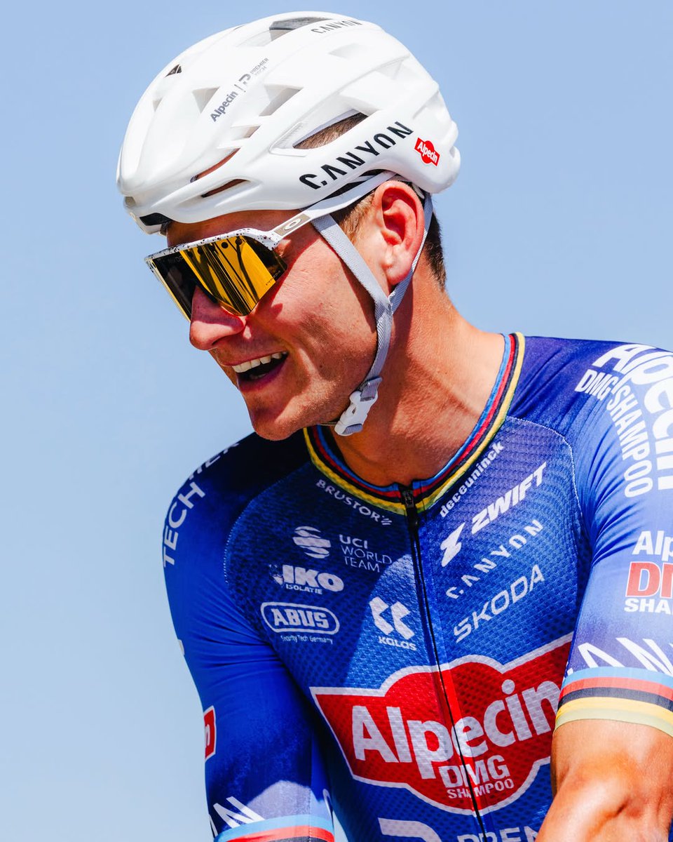 ciclos_corredor's tweet photo. Nuestro amigo Mathieu van der Poel, embajador de Oakley, utiliza principalmente dos modelos:

🕶️👉 Oakley Sutro Lite Sweep
🕶️👉 Oakley Kato

Consíguelas al mejor precio y descubre por qué las usan los mejores ciclistas del mundo

🛒📱⤵️⤵️⤵️
https://t.co/xHJWI6NxHp https://t.co/FU1r3Fk0DW